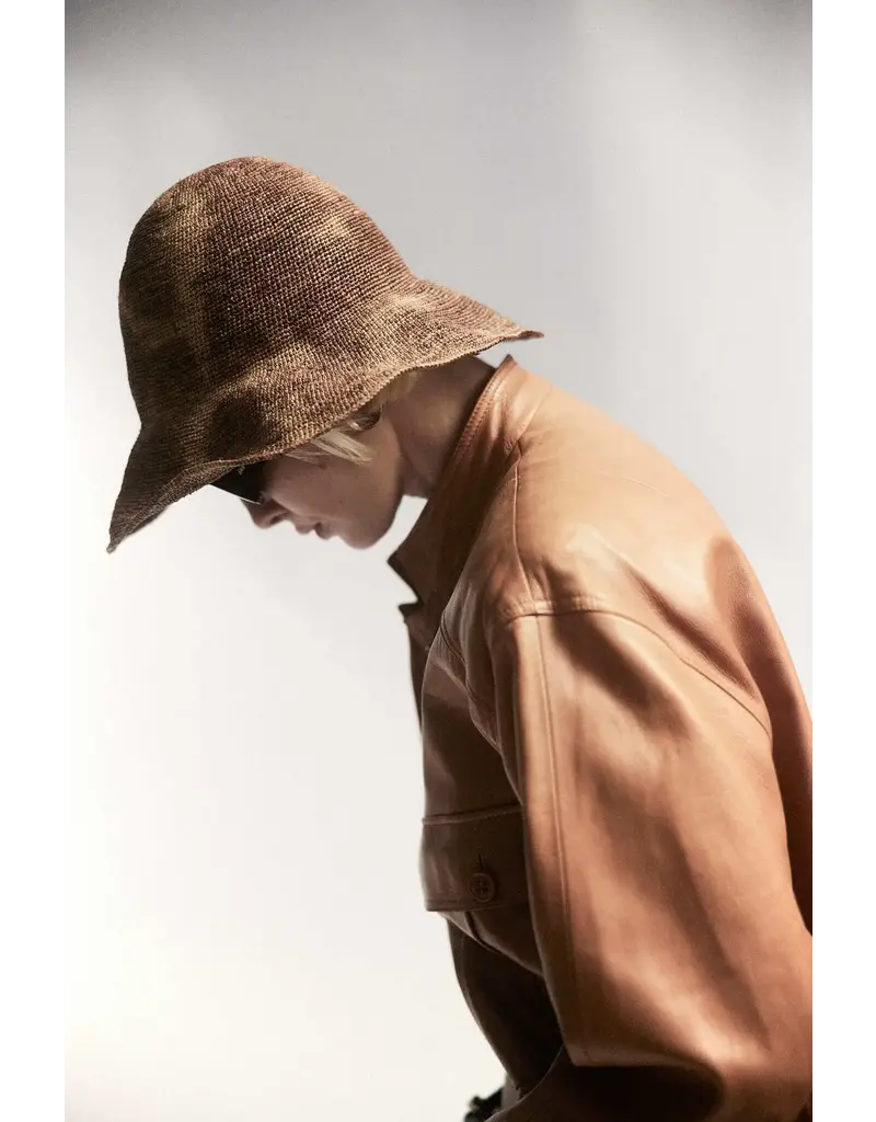 JANESSA LEONÉ TEAGAN BUCKET IN BROWN
