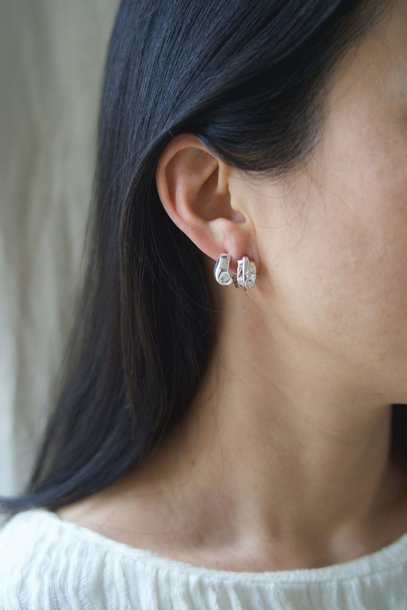 ODETTE PINCH HOOPS IN STERLING