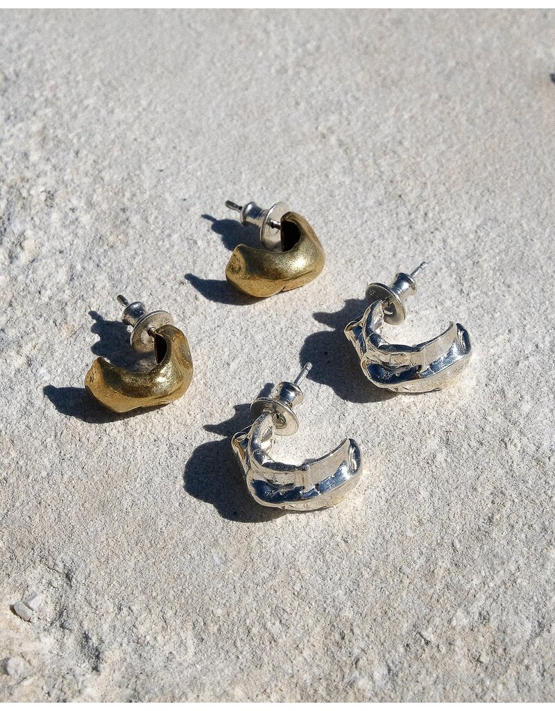 ODETTE PINCH HOOPS IN STERLING