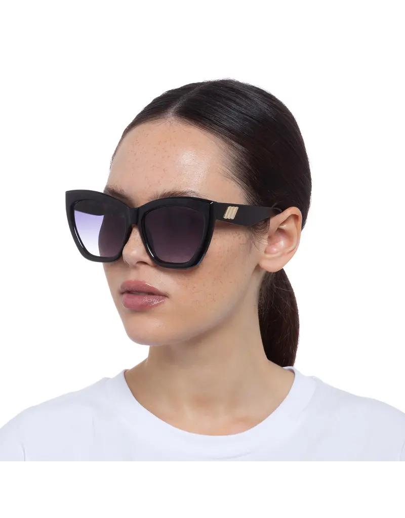 LE SPECS VAMOS SUNGLASSES IN BLACK + SMOKE