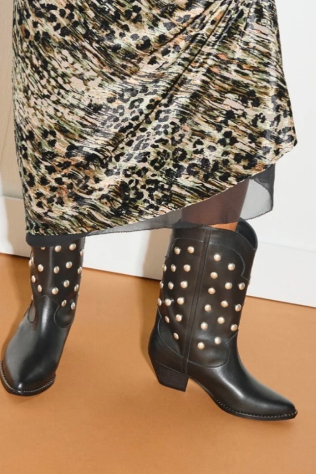FREDA SALVADOR LORETTA WESTERN BOOT IN BLACK CALF WITH STUDS