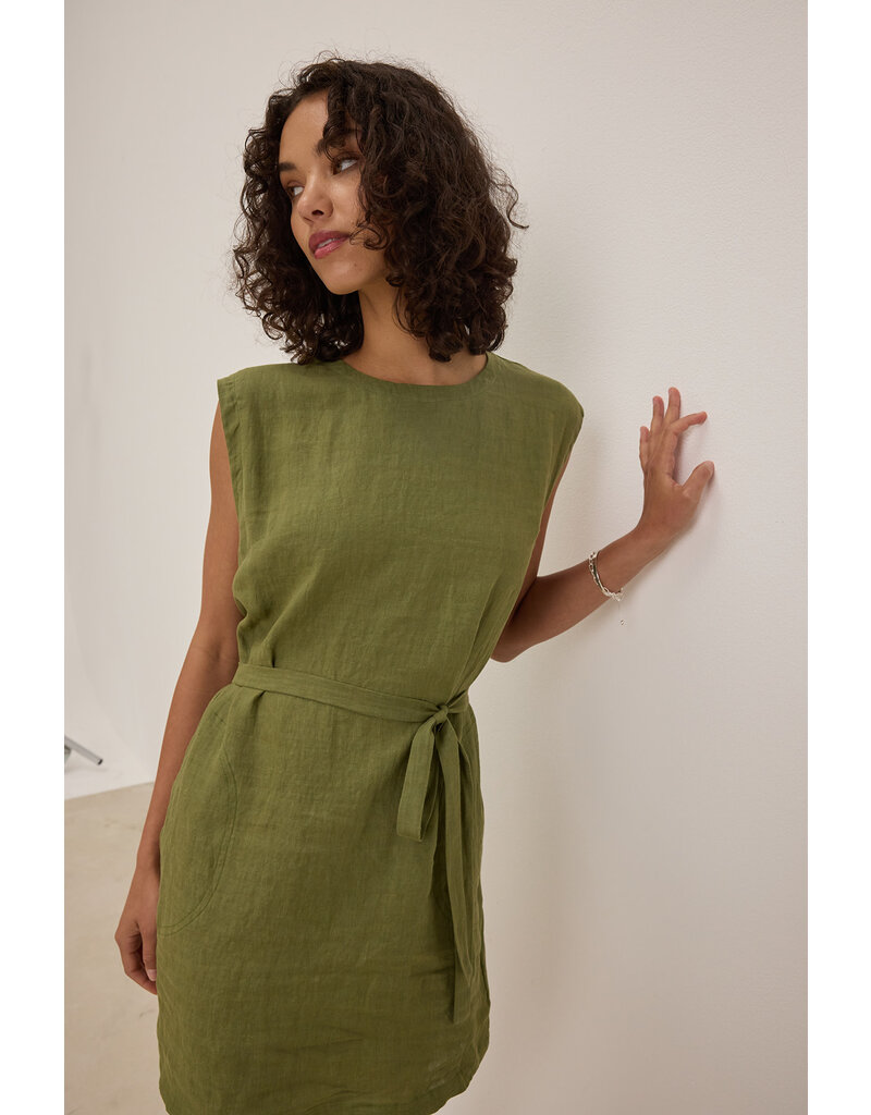 VELVET BY GRAHAM & SPENCER LARA LINEN DRESS IN SAP