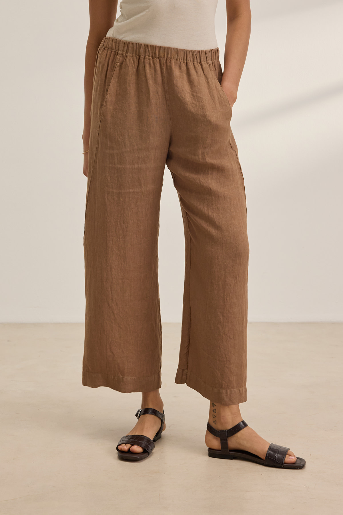 VELVET BY GRAHAM & SPENCER LOLA LINEN PANT IN BARK