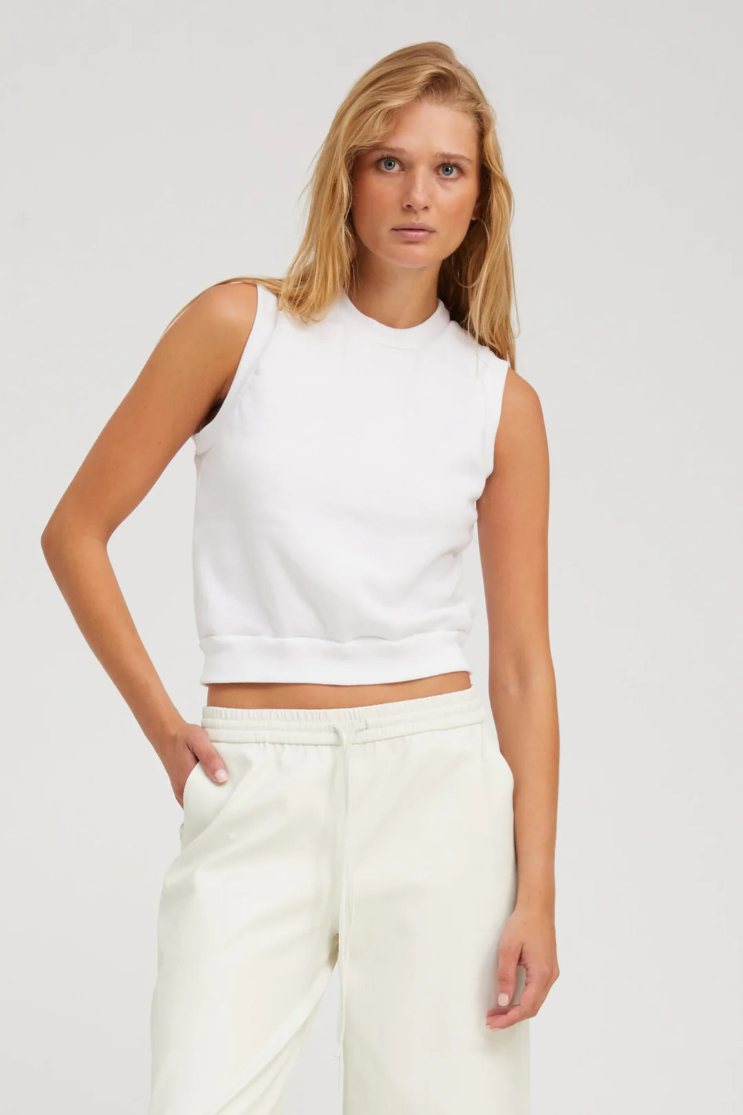SHRUNKEN VEST IN WHITE