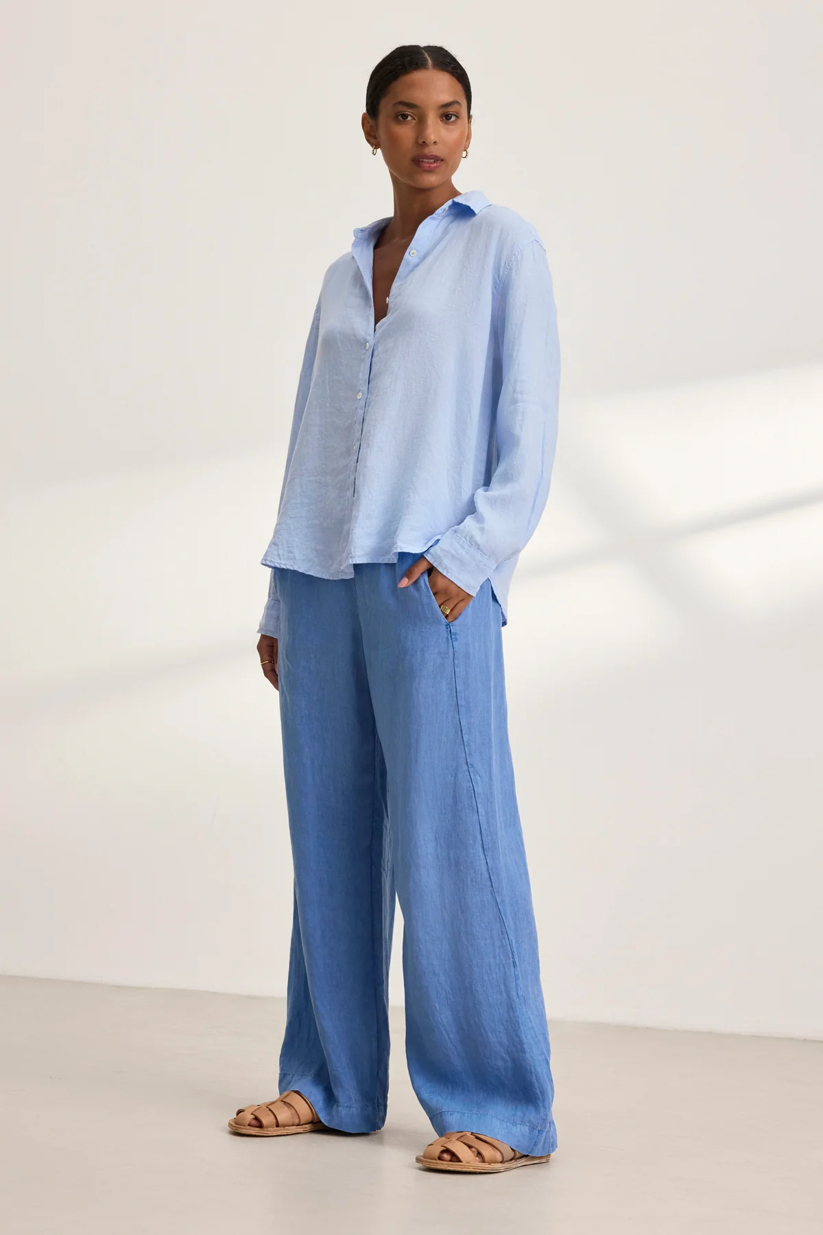VELVET BY GRAHAM & SPENCER STEPHANIE LINEN PANT IN CHAMBRAY