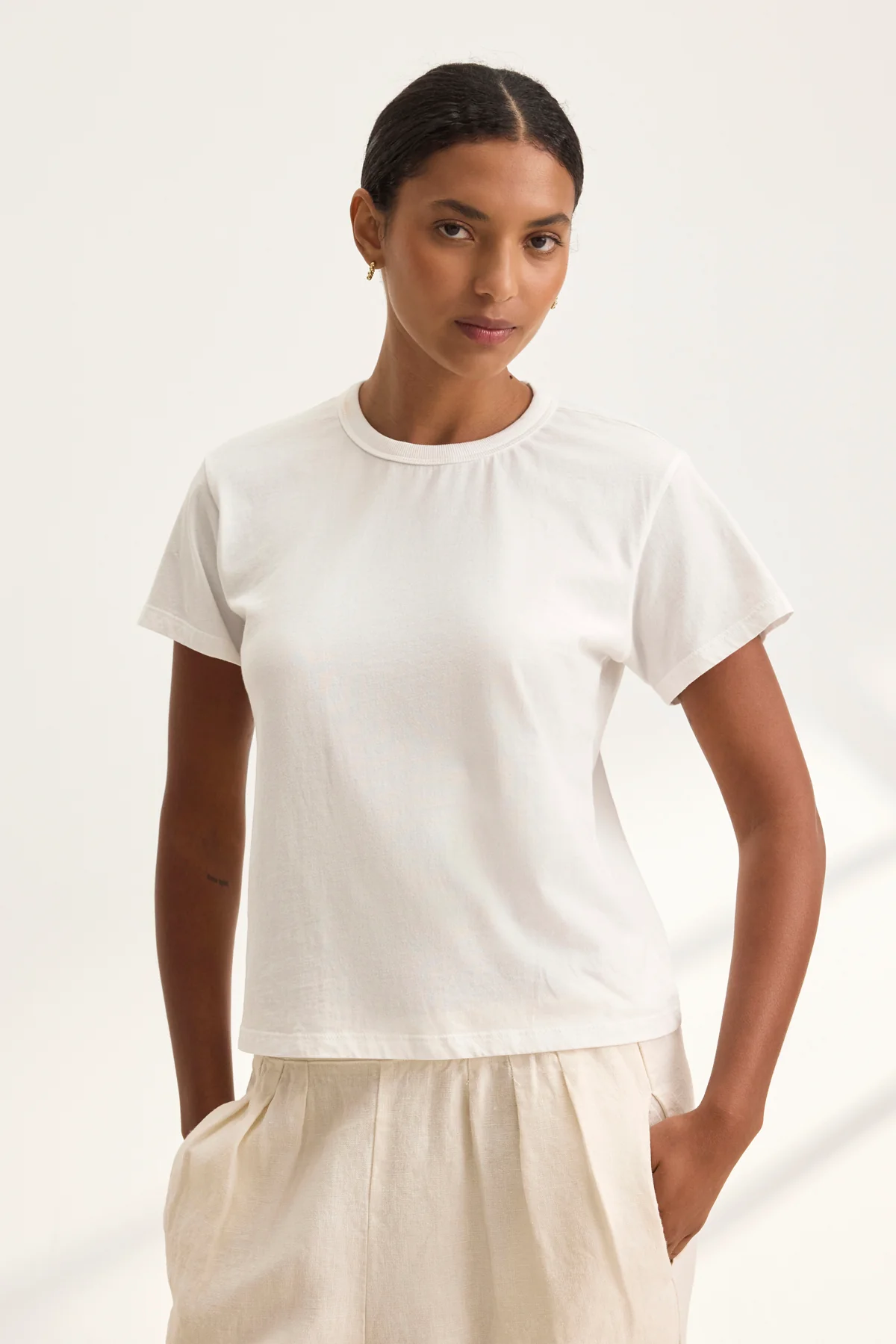 VELVET BY GRAHAM & SPENCER JAZZ TEE IN WHITE
