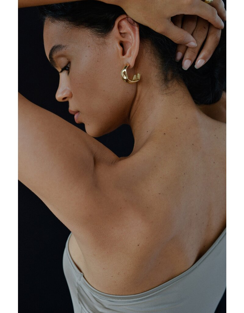 ODETTE SANNE HOOP EARRINGS IN BRASS