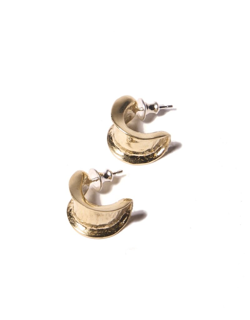 ODETTE SMALL ARC HOOP EARRINGS IN BRASS