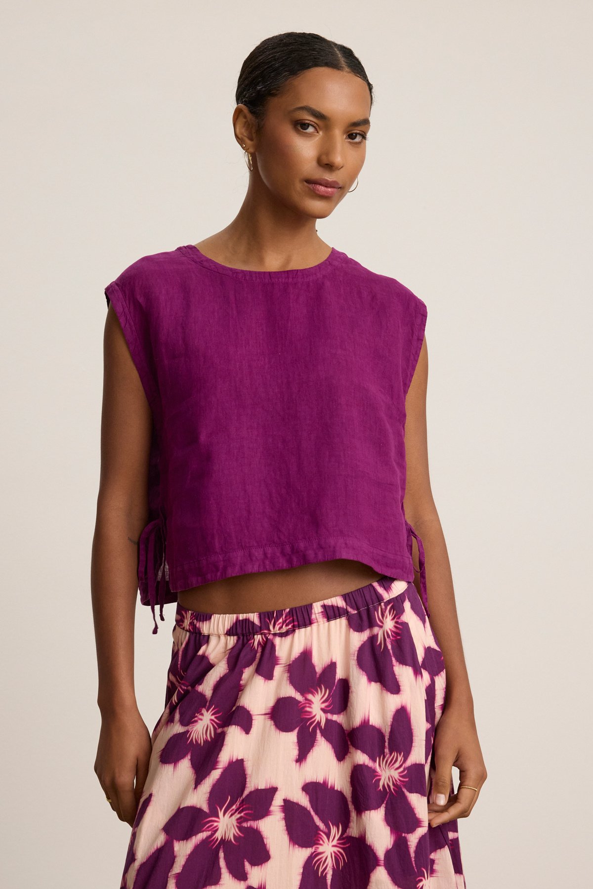 VELVET BY GRAHAM & SPENCER TAVIA LINEN BLOUSE IN GRAPES