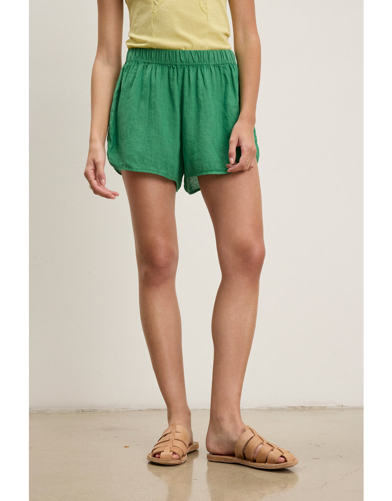 VELVET BY GRAHAM & SPENCER JADEN LINEN SHORT IN EMERALD