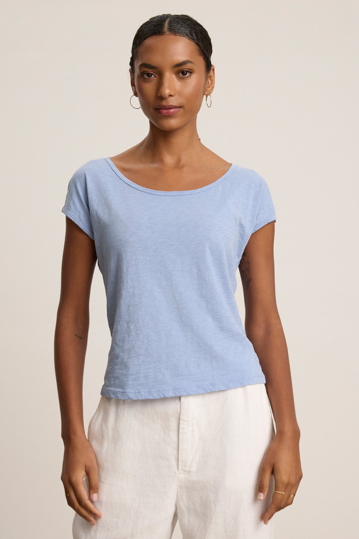 VELVET BY GRAHAM & SPENCER VIVIENNE TEE IN CERAMIC