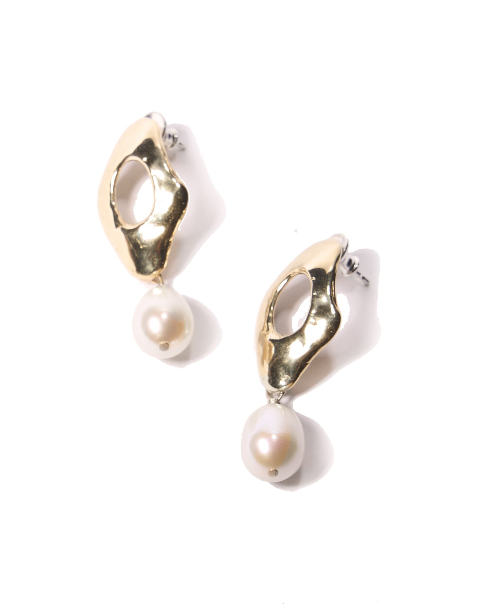 ODETTE REN WITH PEARL BRASS EARRINGS