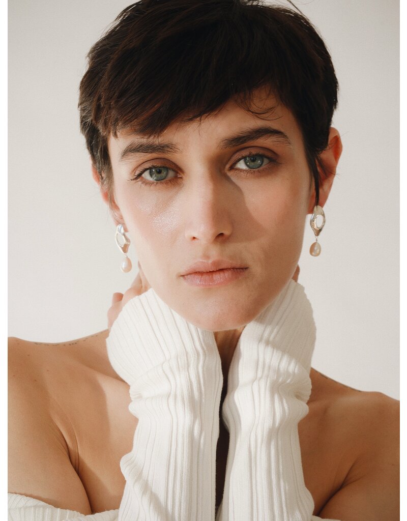 ODETTE REN WITH PEARL BRASS EARRINGS