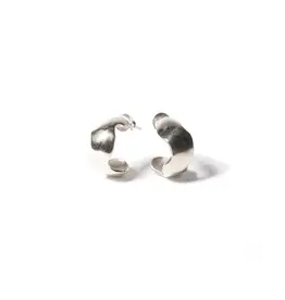 ODETTE SMALL WAVY HOOPS IN STERLING SILVER