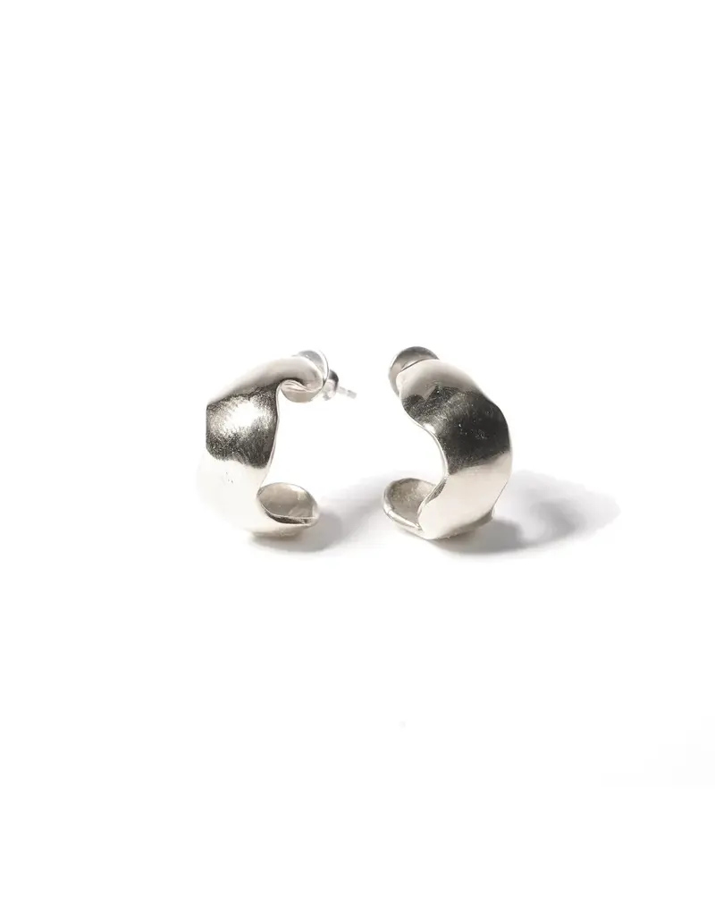 ODETTE SMALL WAVY HOOPS IN STERLING SILVER