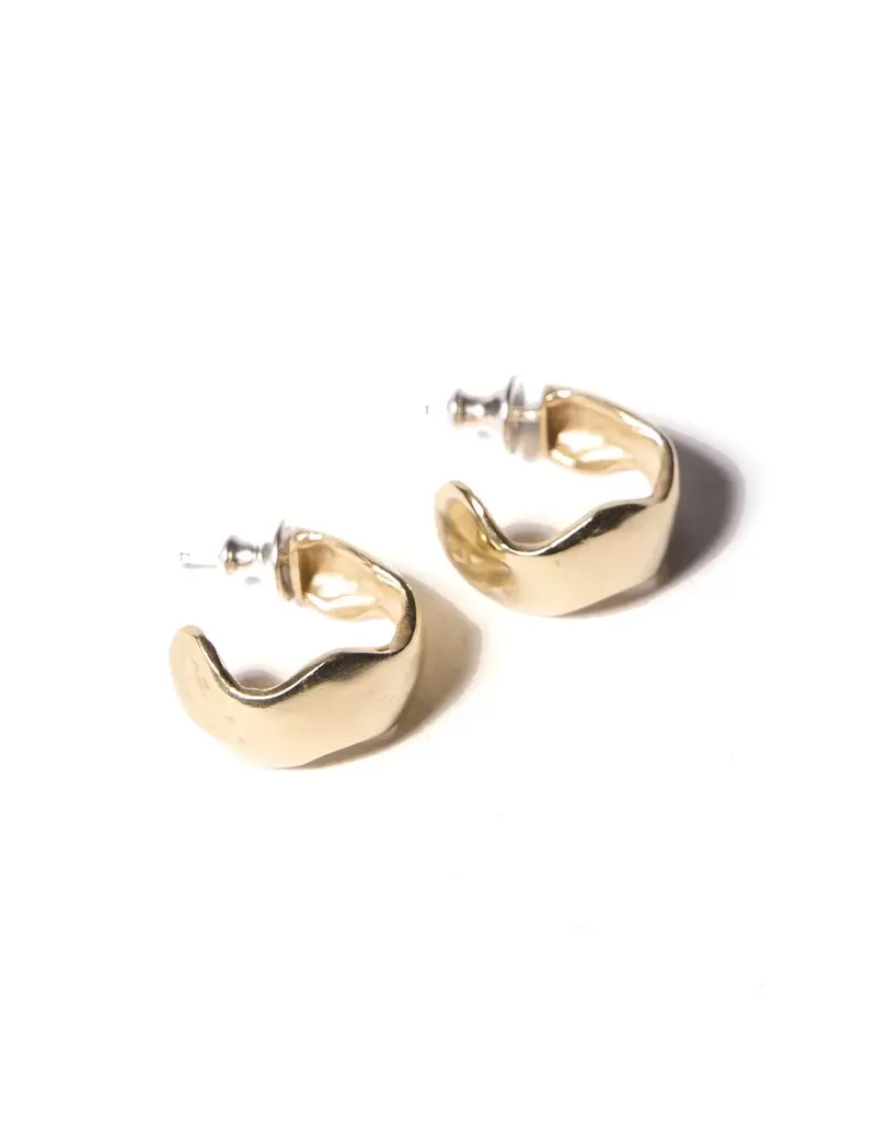 ODETTE SMALL WAVY HOOPS IN RECYCLED BRASS