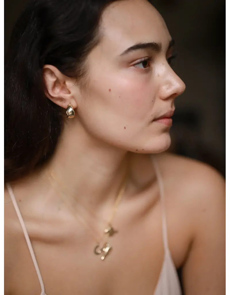 ODETTE SMALL WAVY HOOPS IN RECYCLED BRASS