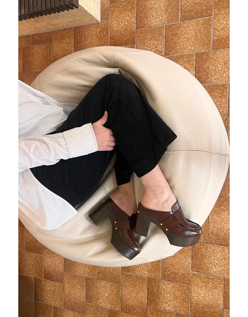 YOUYOU YUKIMI LEATHER CLOG IN COLLEGE BROWN