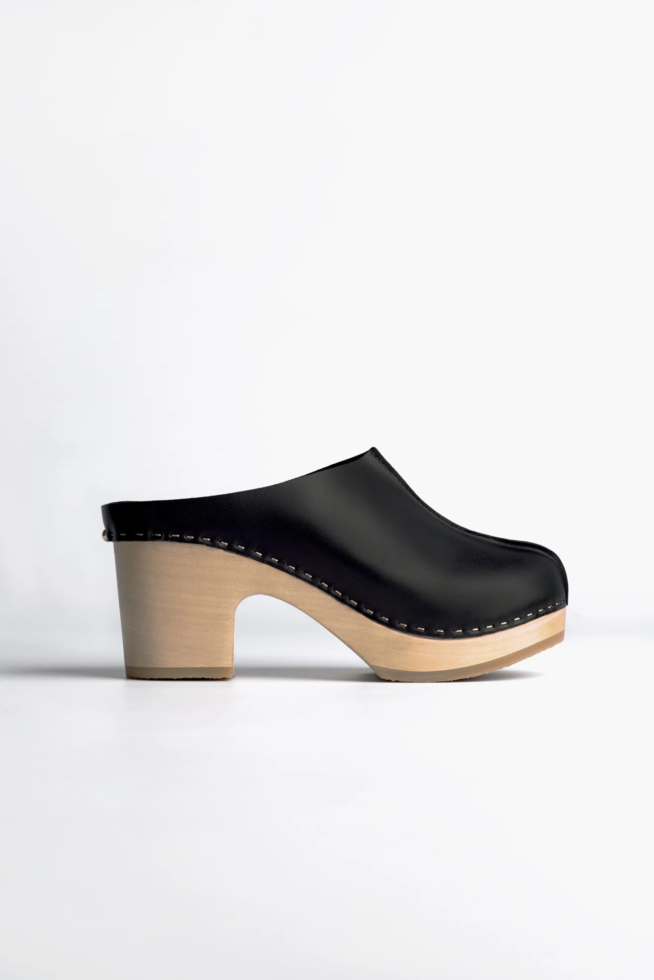 YOUYOU YGREEN LEATHER CLOG IN NOIR