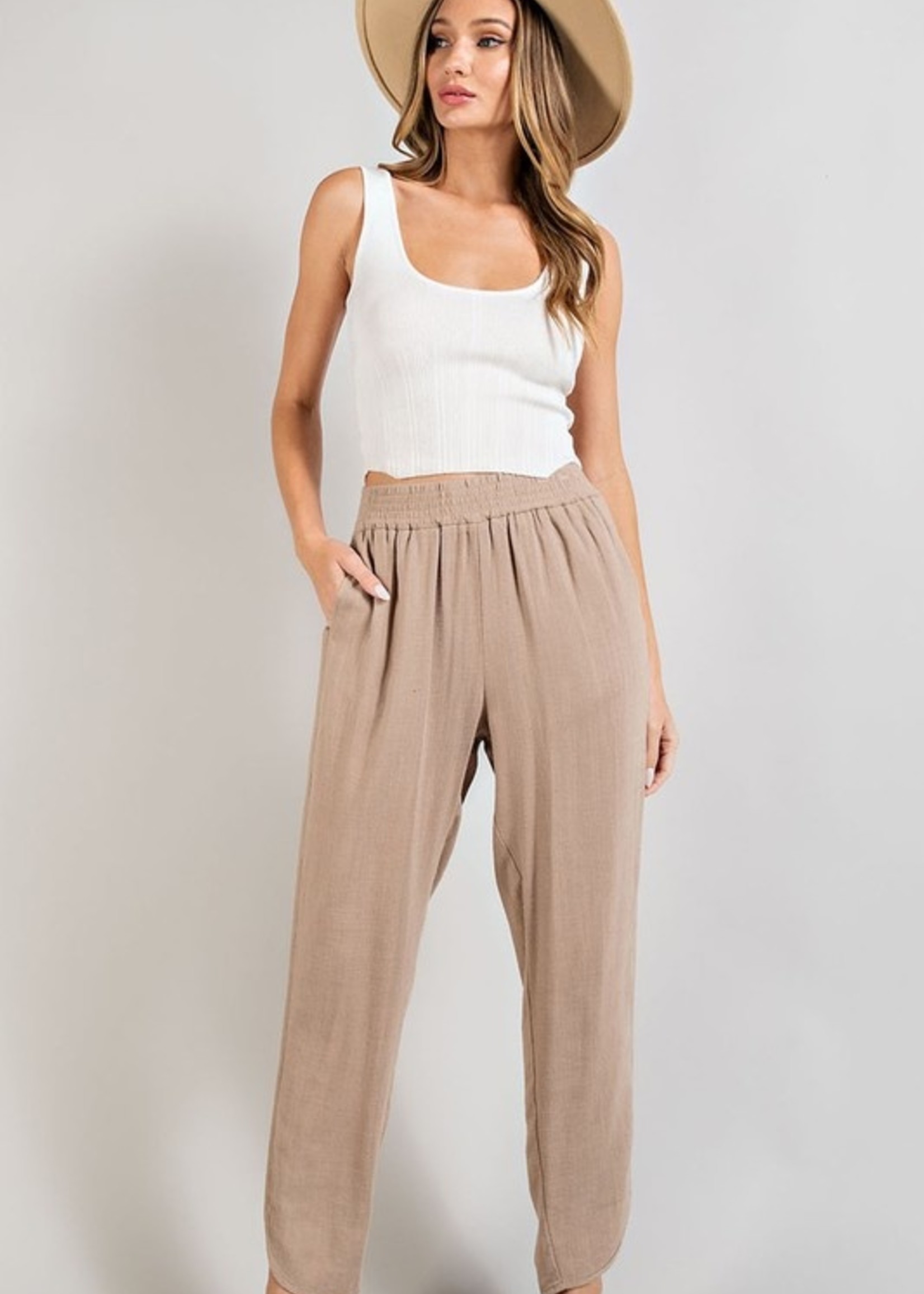 How To Wear Linen Pants [2023]: 60+ Modern & Chic Linen Pants Outfit Ideas  To Copy - Girl Shares Tips