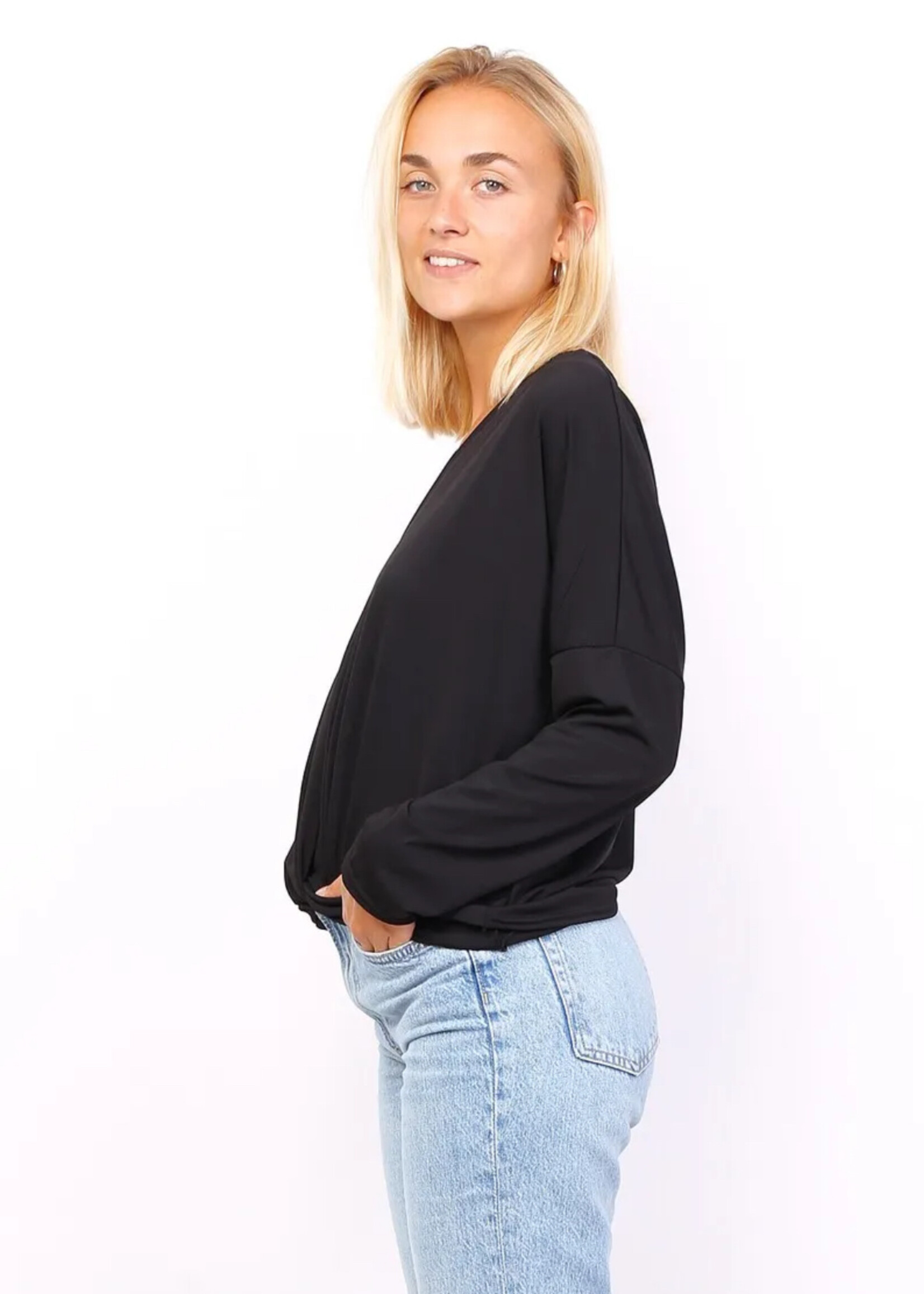 Solid tuck front +3 colors