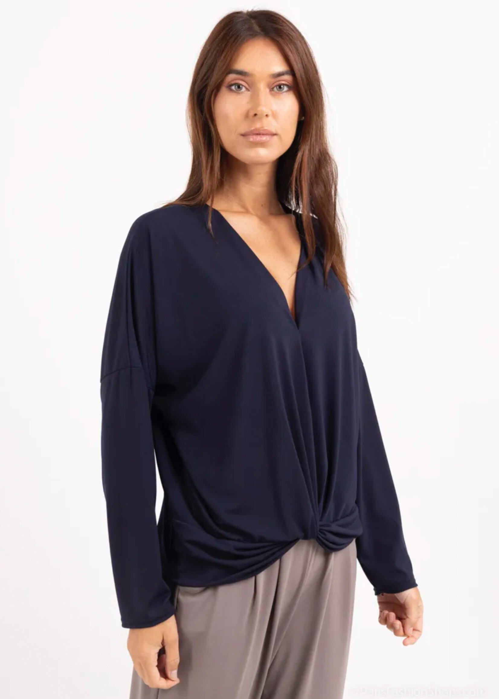 Solid tuck front +3 colors