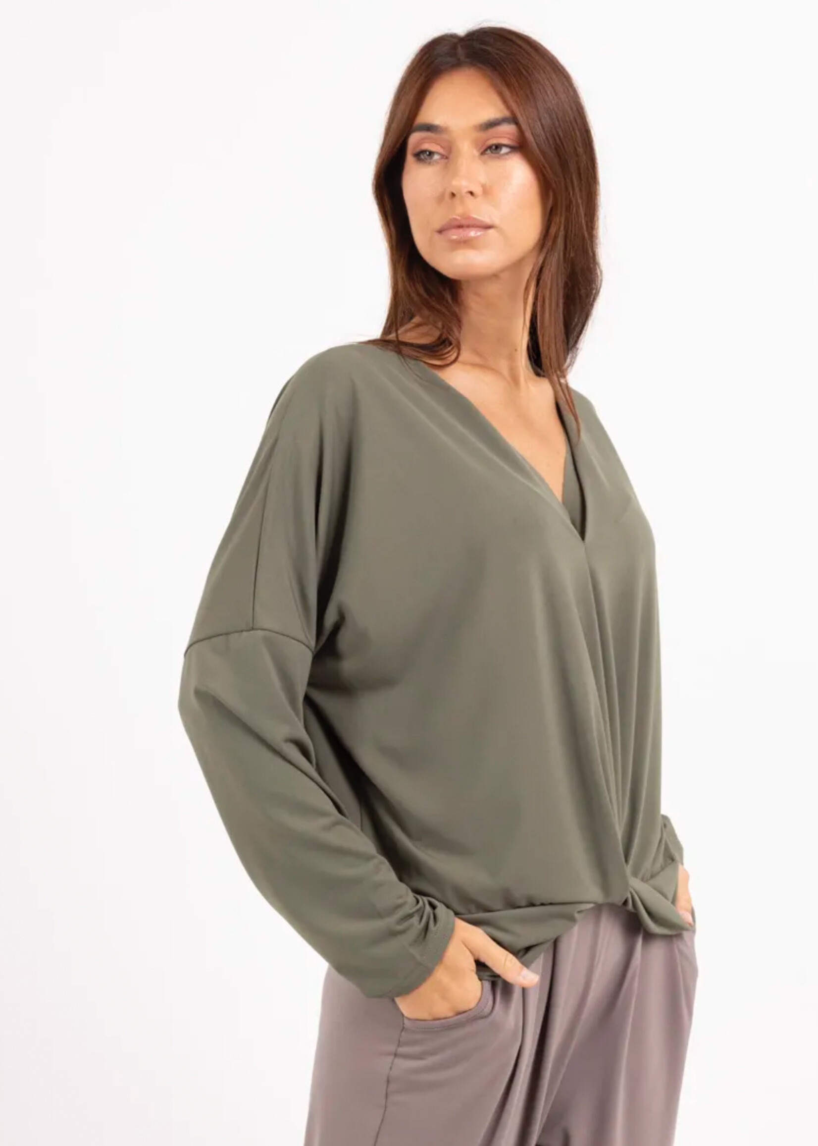 Solid tuck front +3 colors