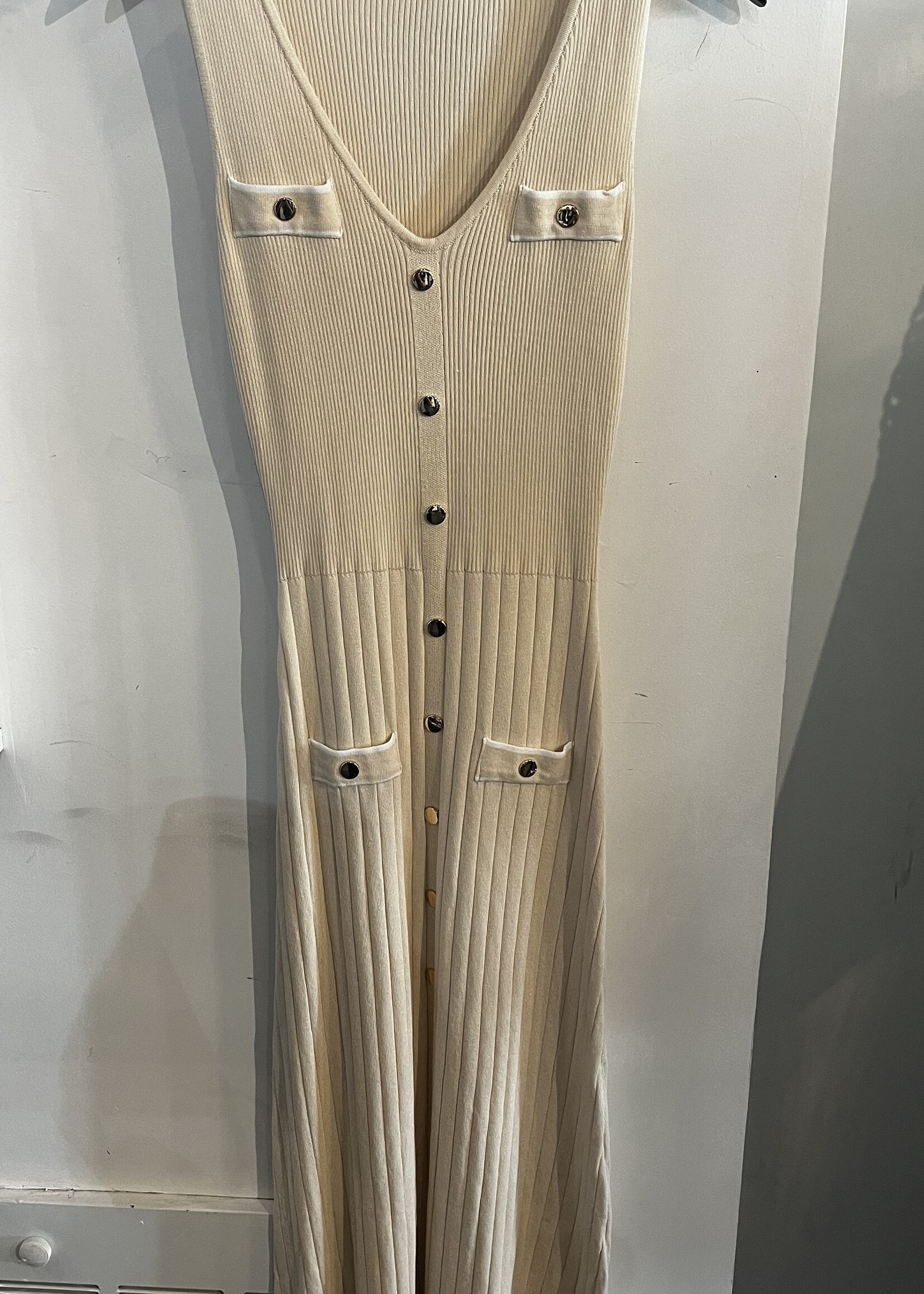 Button detail maxi