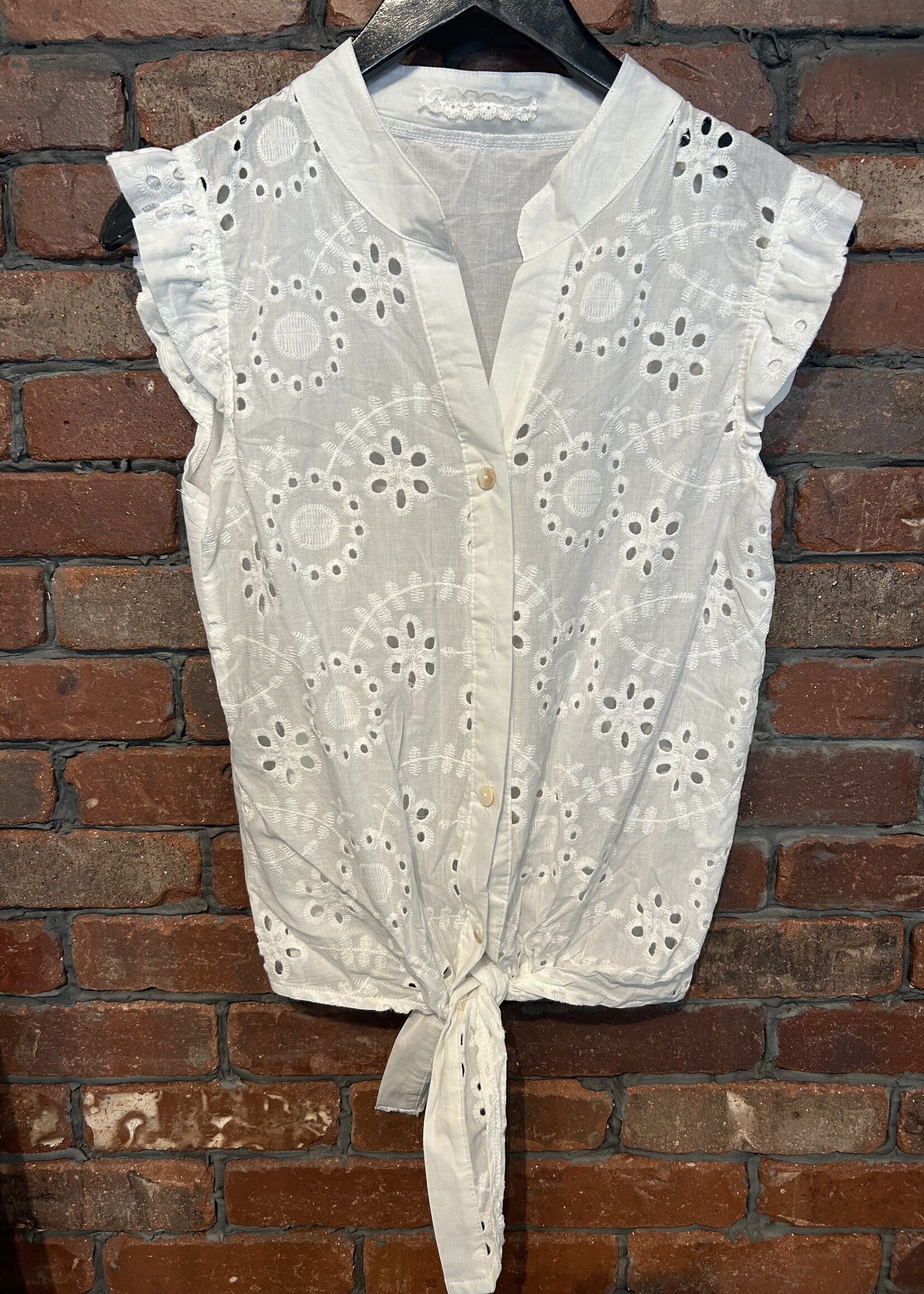 Eyelet tie front