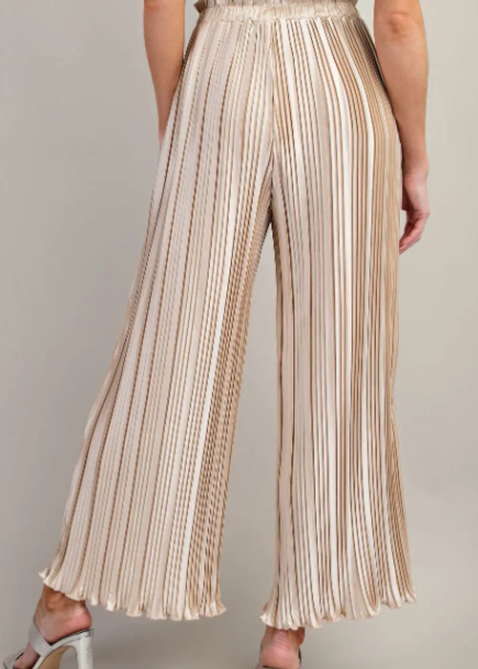 Pleated pants
