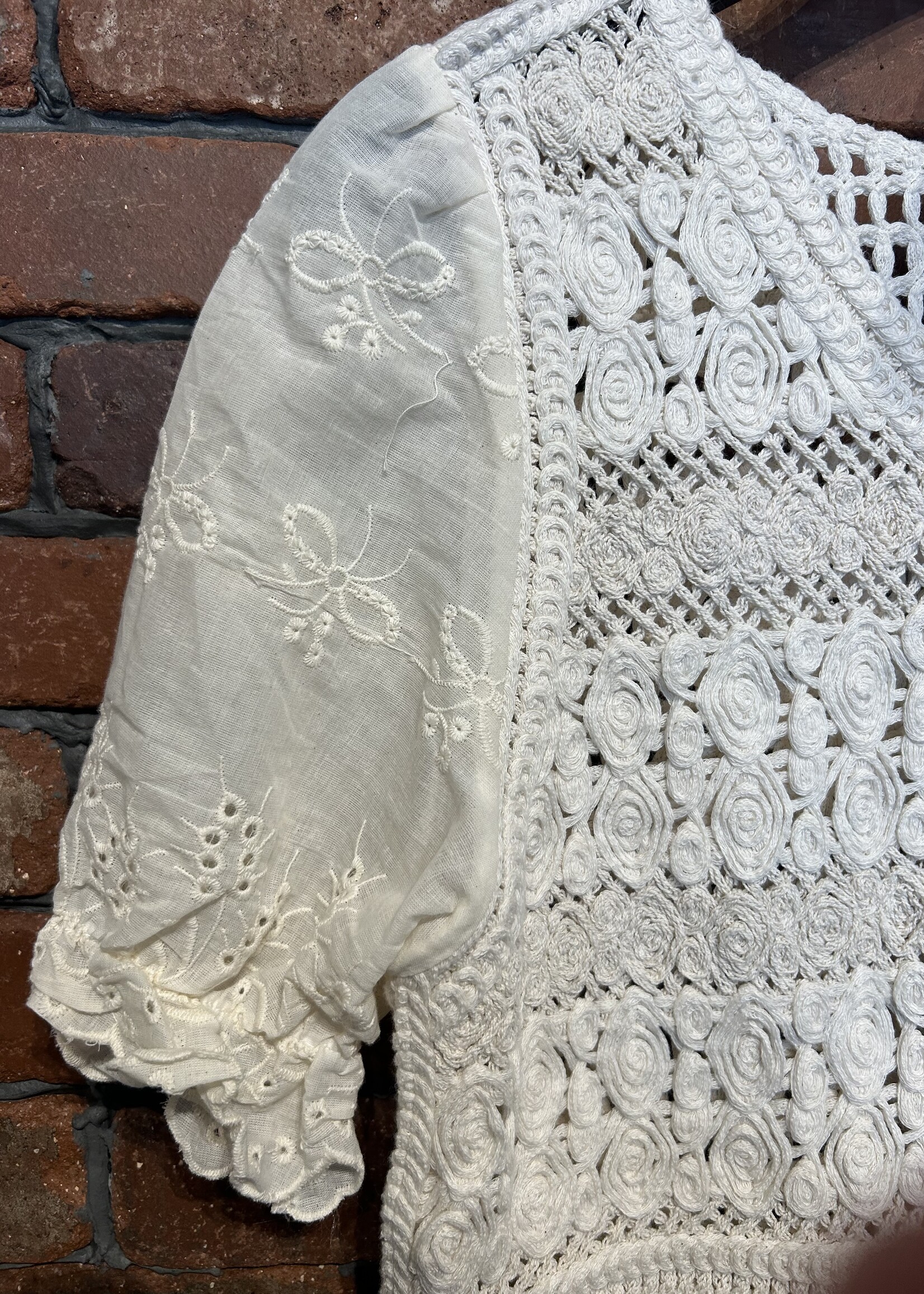 Eyelet sleeve crochet +2 colors