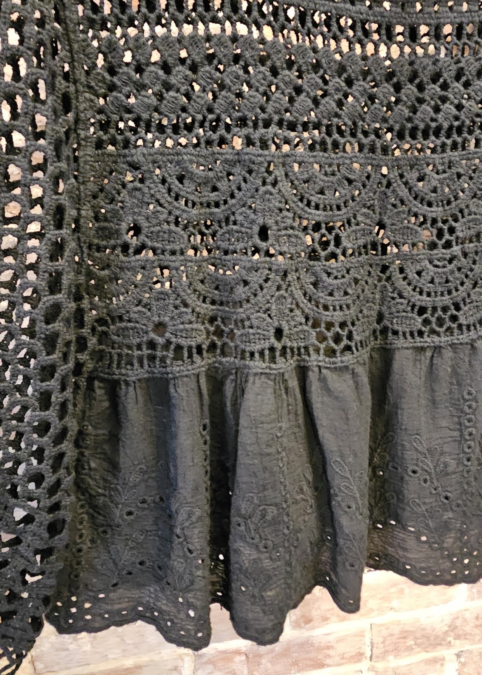 Eyelet hem crochet top +2 colors