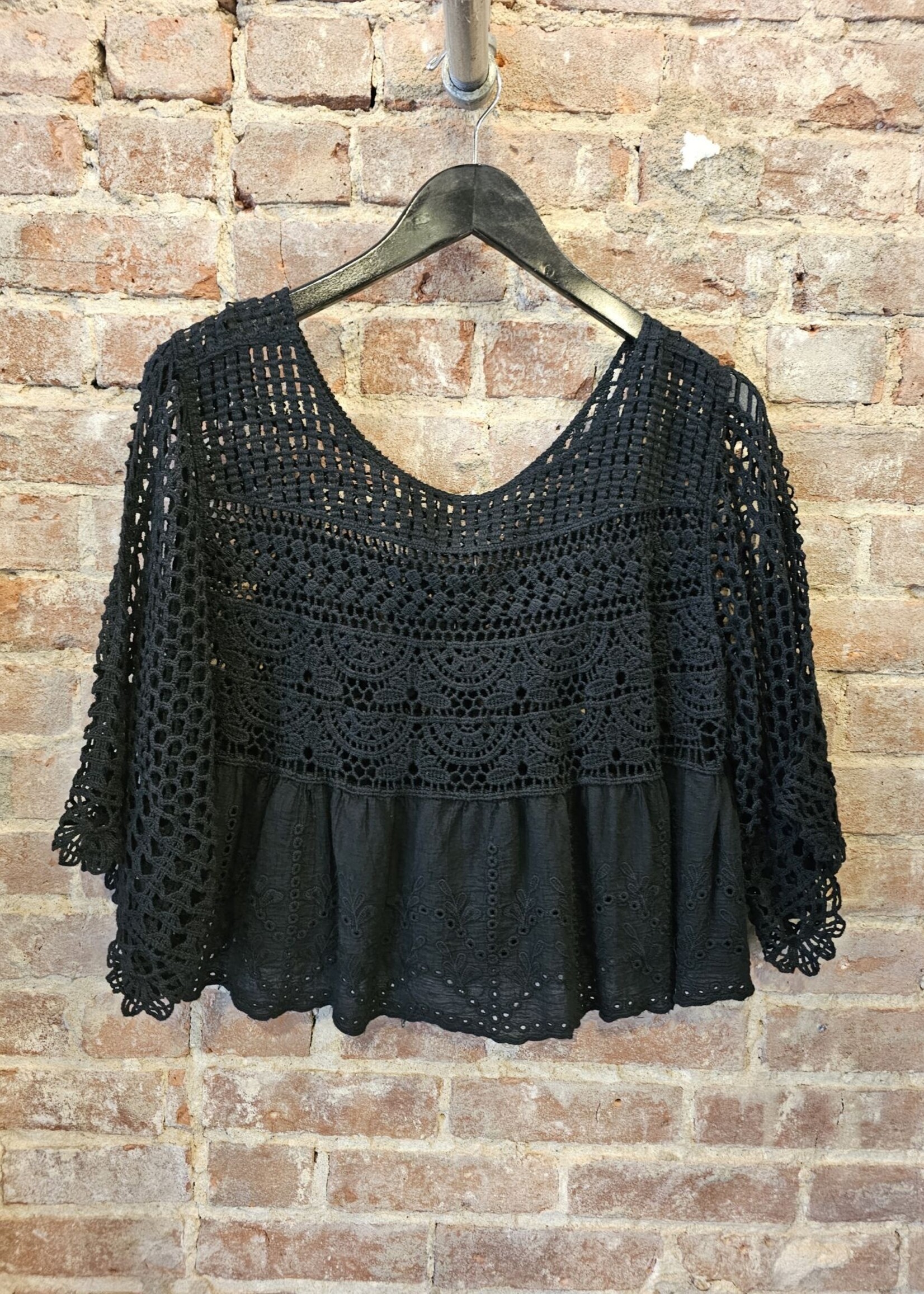Eyelet hem crochet top +2 colors