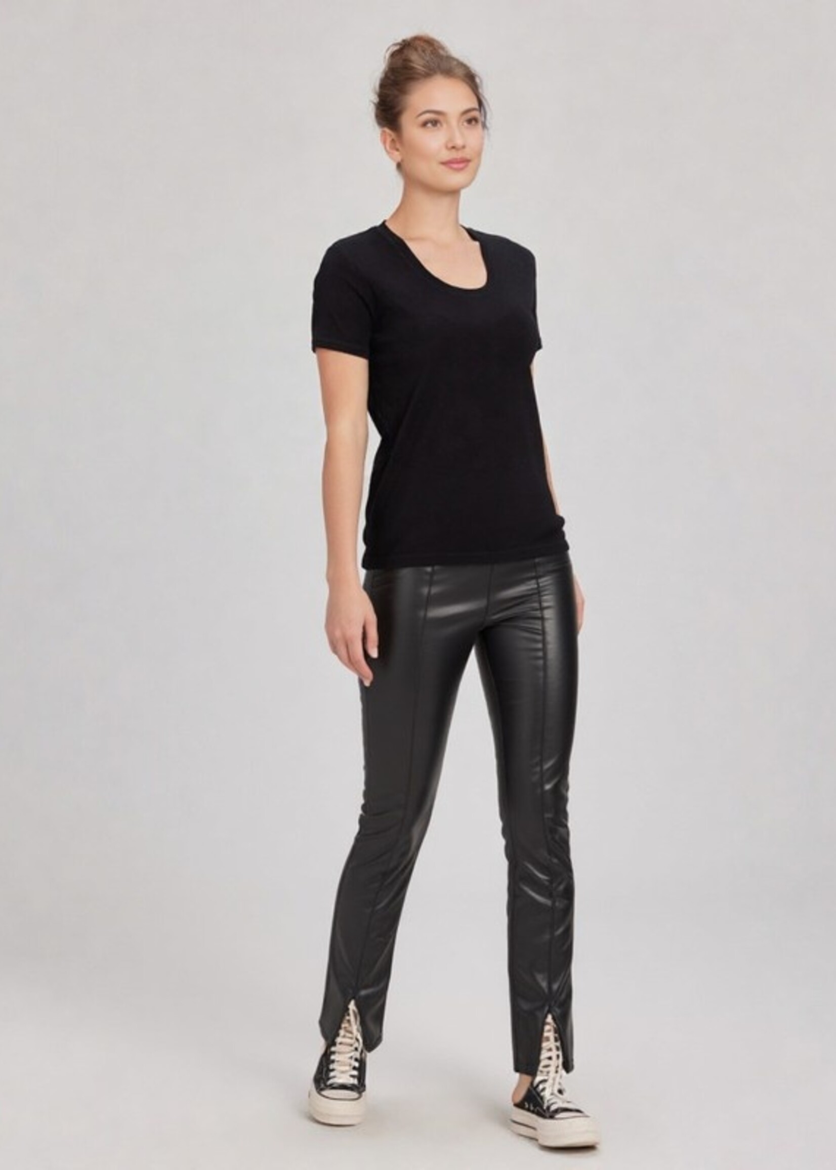 Leather pant with slit +2 colors