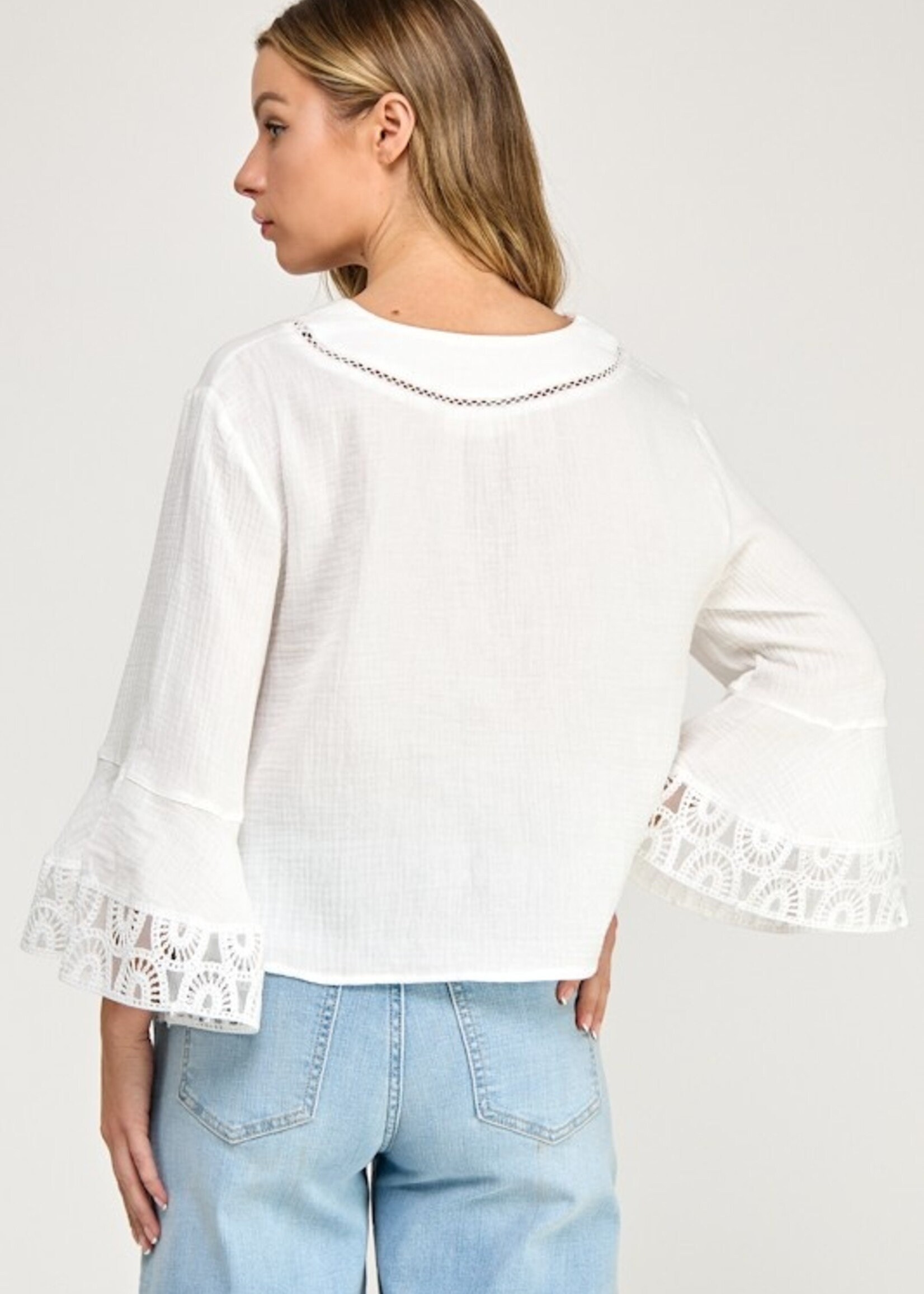 Lace trim flare sleeve