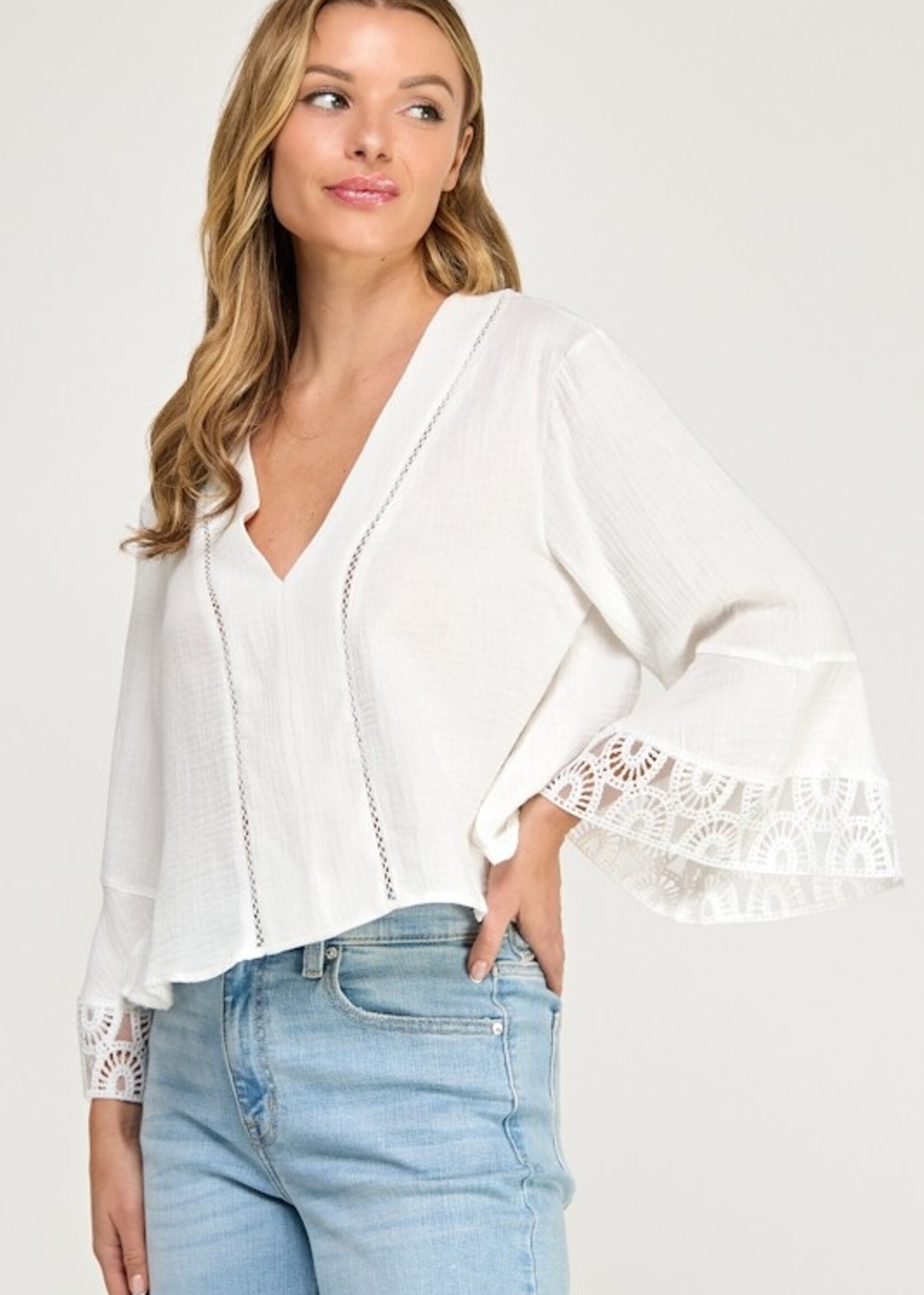 Lace trim flare sleeve