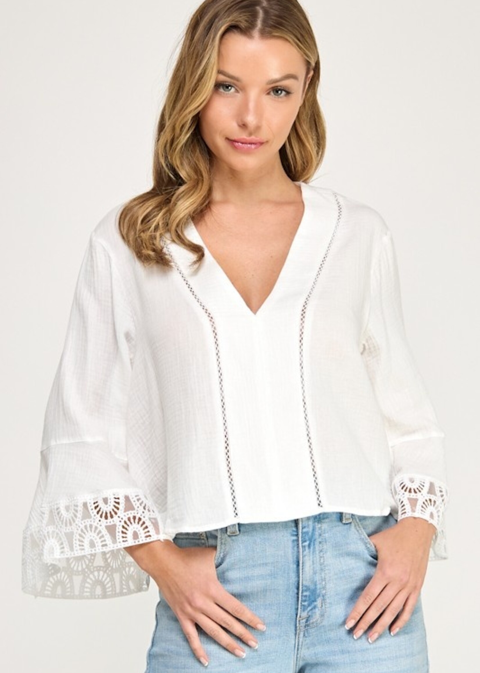 Lace trim flare sleeve