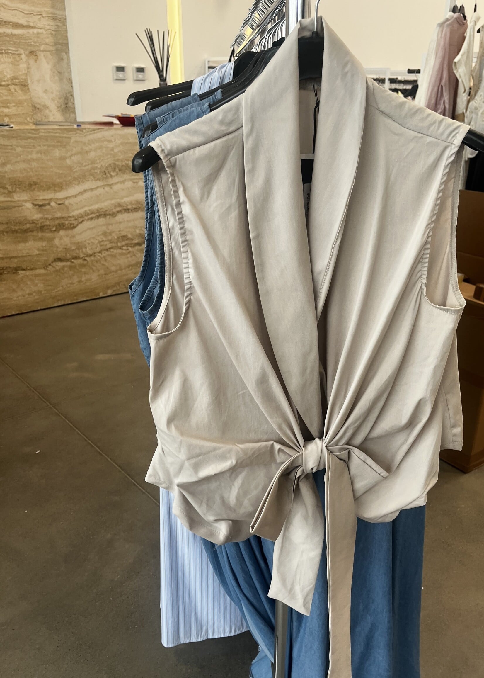 Sleeveless tie blouse +2 colors