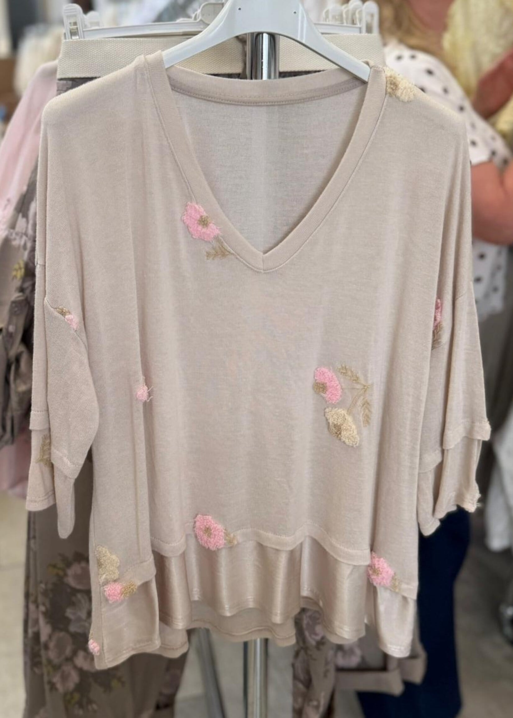 Floral embroidered tee +2 colors