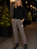 Belted jogger with patch +3 colors