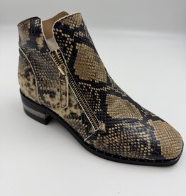 DJANGO ANDJULIETTE FLORISS
