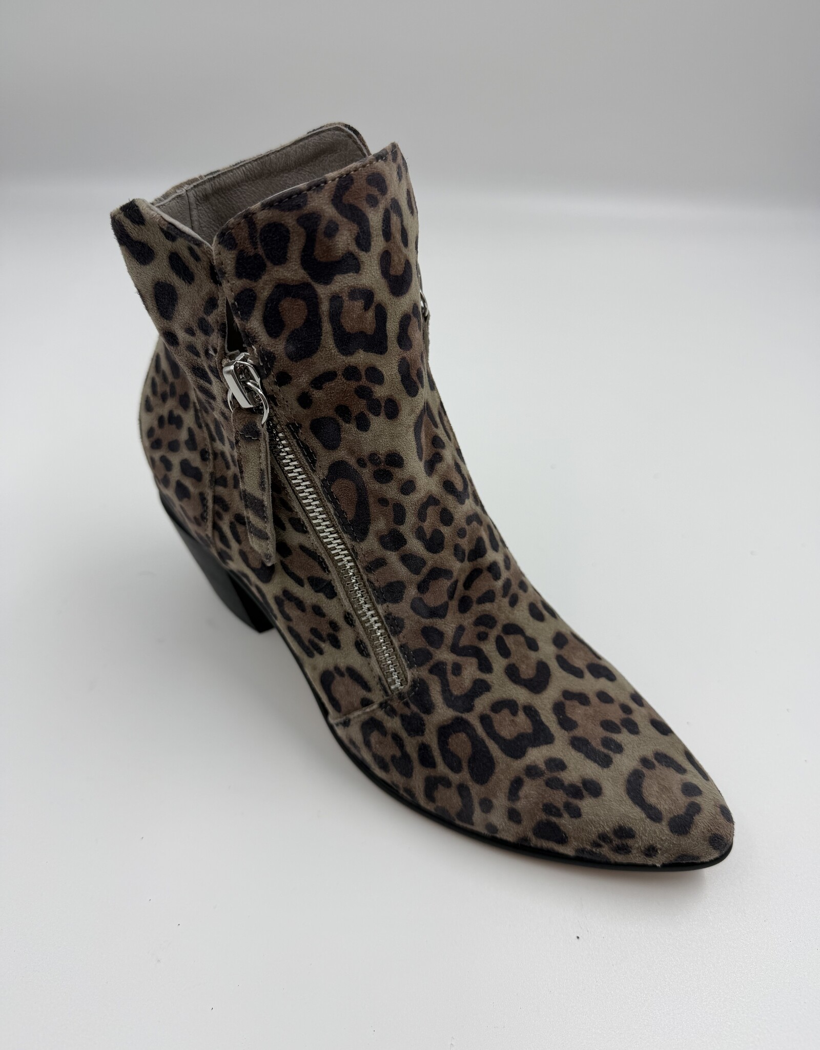 DJANGO ANDJULIETTE JAZZYA LEOPARD