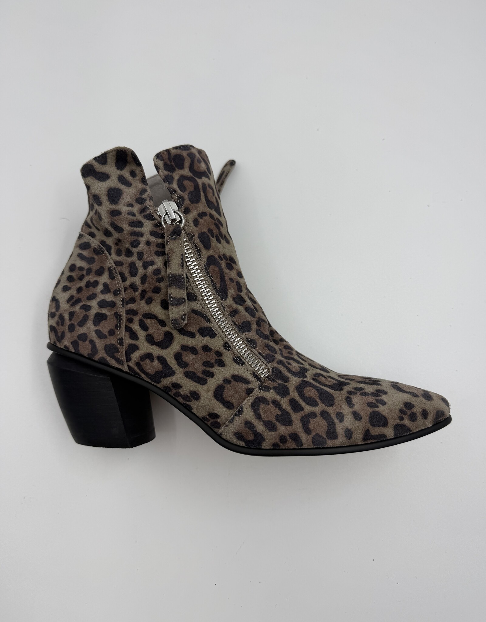 DJANGO ANDJULIETTE JAZZYA LEOPARD