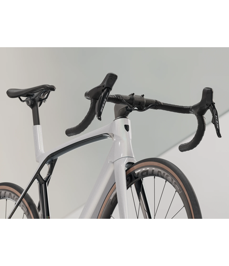 Trek Madone SL 6 Gen 8 White Prismatic