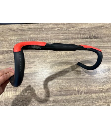 Bontrager *BLEM* Pro IsoCore VR-SF OE Carbon Handlebar 40cm at Hoods (42cm at Drops) Satin Black