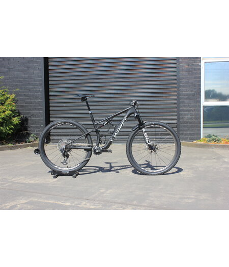 Specialized *USED* S-Works Epic 8 Satin Carbon / Metallic White Silver, size Medium