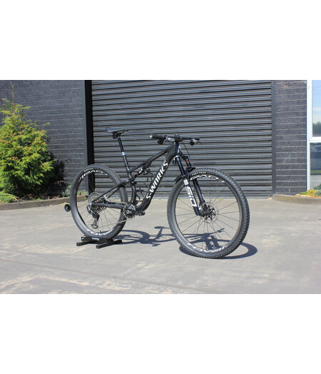 Specialized *USED* S-Works Epic 8 Satin Carbon / Metallic White Silver, size Medium