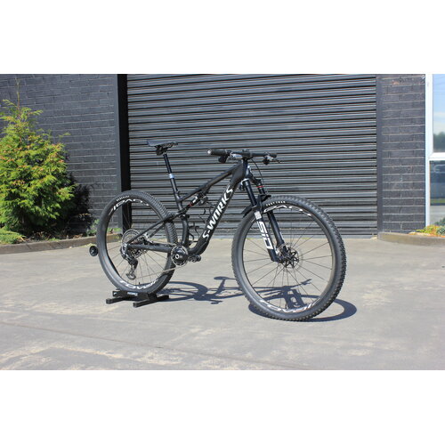 Specialized *USED* S-Works Epic 8 Satin Carbon / Metallic White Silver, size Medium