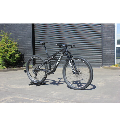 Specialized *USED* S-Works Epic 8 Satin Carbon / Metallic White Silver, size Medium