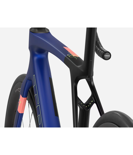 Trek Madone SL 7 Gen 8 Matte Cobalt Blue/Trek Black/Living Coral